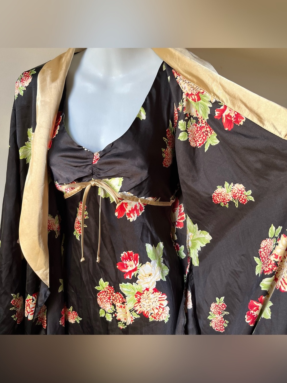 Jones New York- Black floral satin robe and slip set small EUC